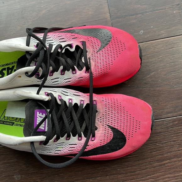 Nike running sneaker - Picture 2 of 6